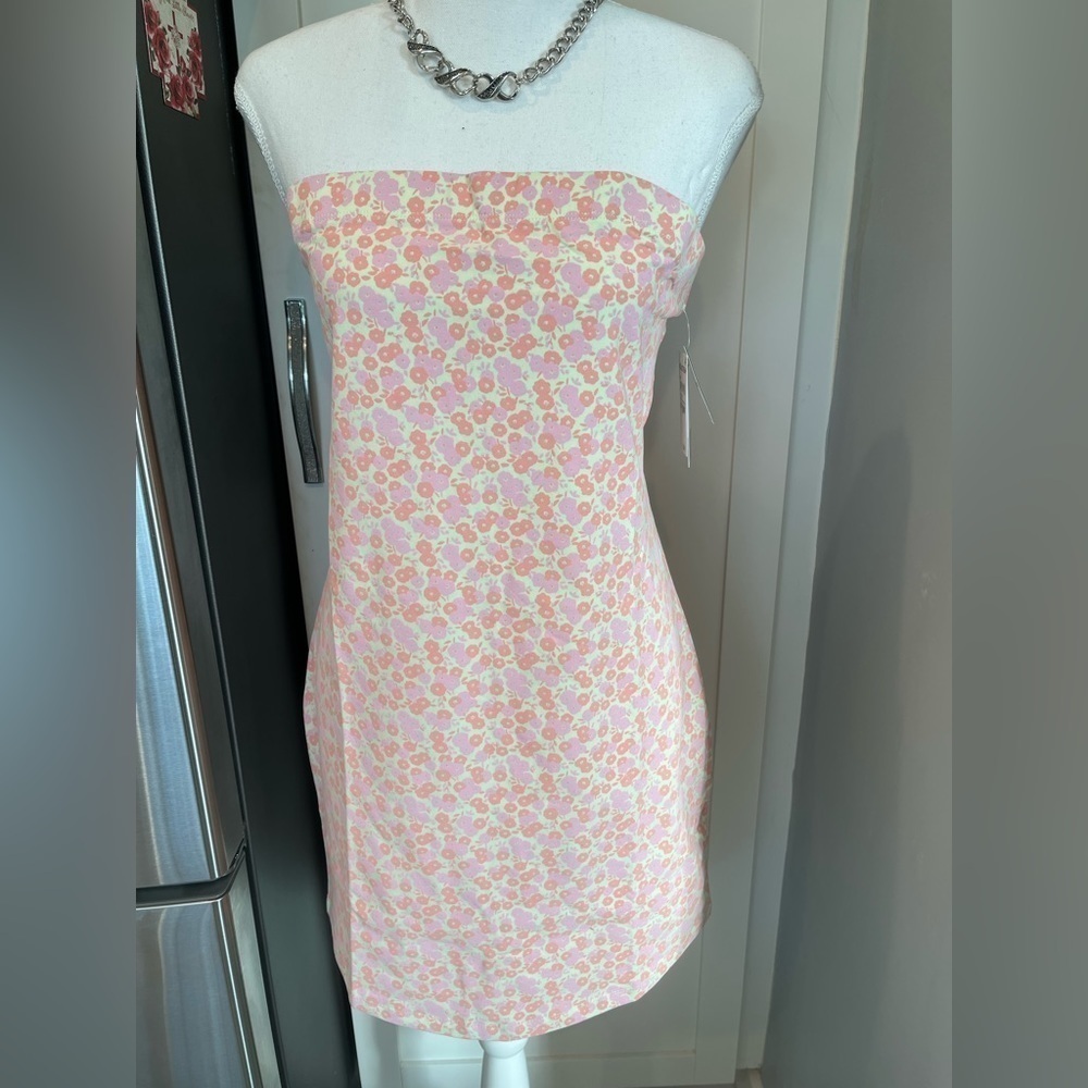 Bp stretch floral strapless dress.nwt. Dress called green Allison floral. Size L